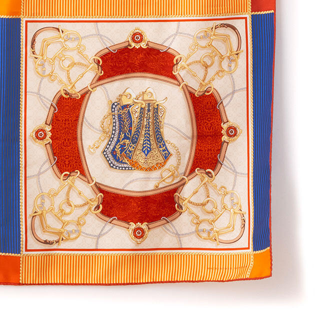 独自の緻密な図案の大判シルクスカーフ2種 - FEATURE - MACKINTOSH